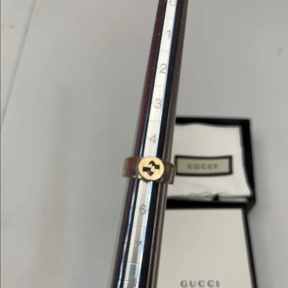 Gucci Ring in Silver - Picture 2 of 5